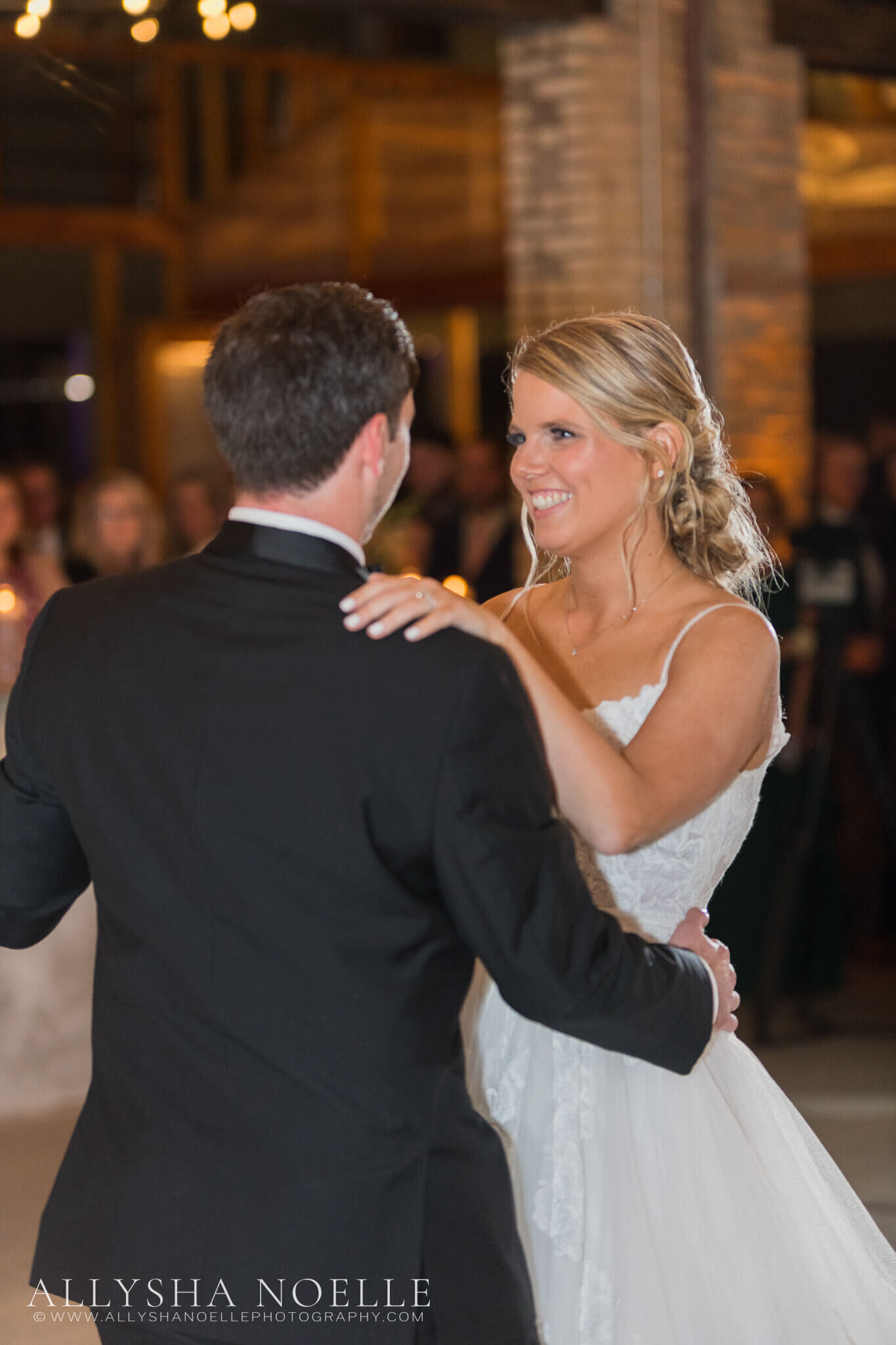 Wedding-at-The-Factory-on-Barclay-in-Milwaukee-1025