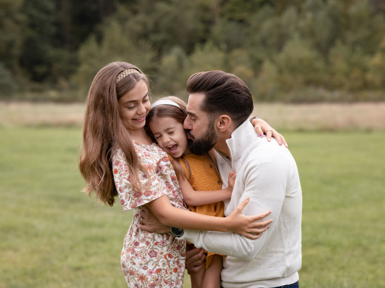 dad kissing daughter for family photos