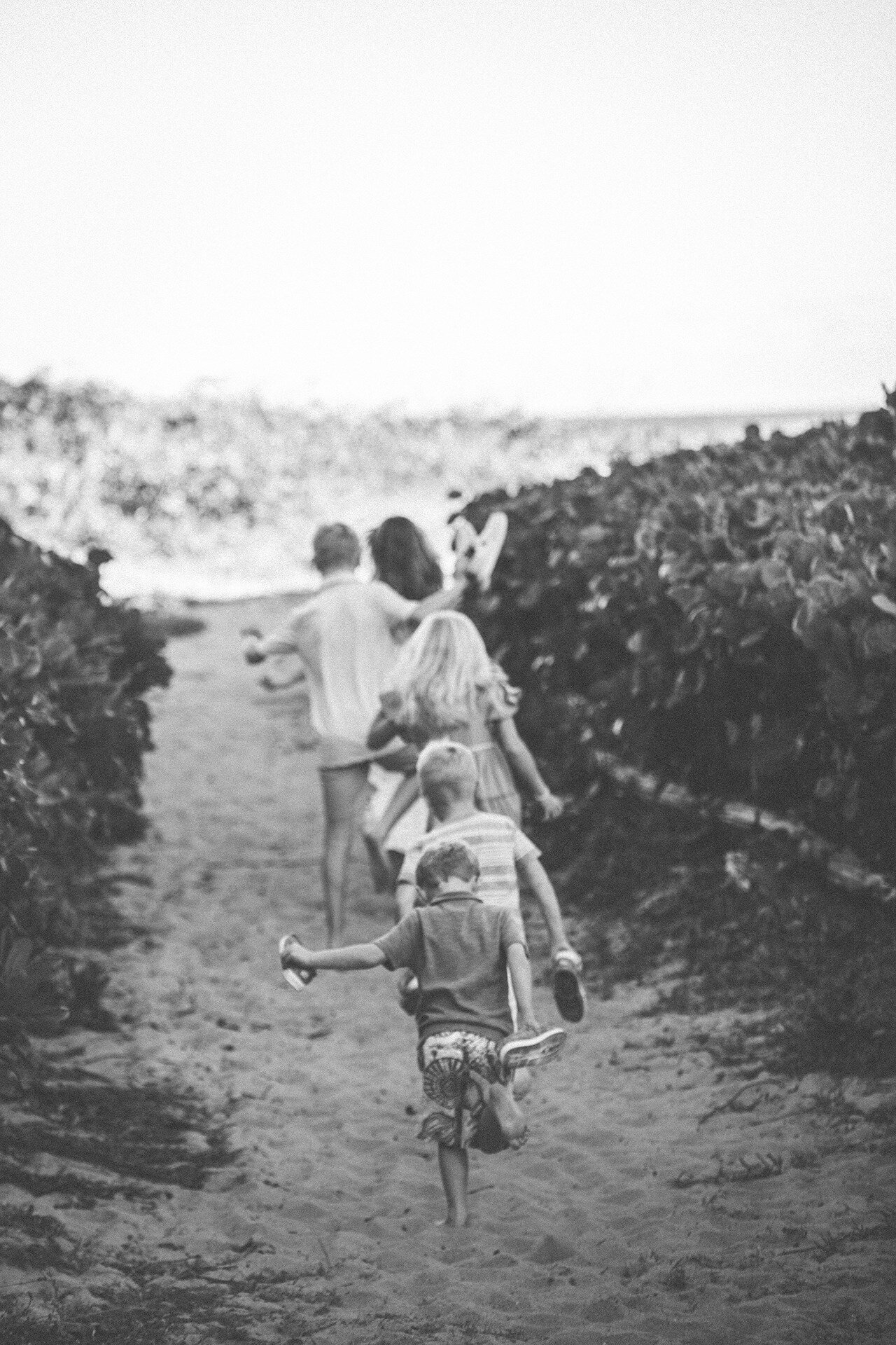 siblings-running-florida-beach-path