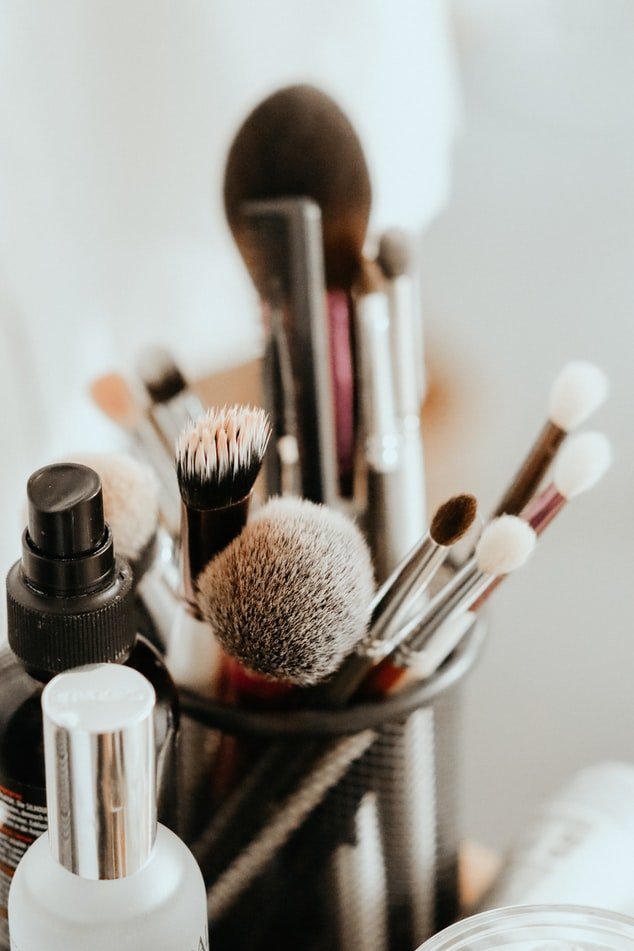 Makeup brushes and sprays