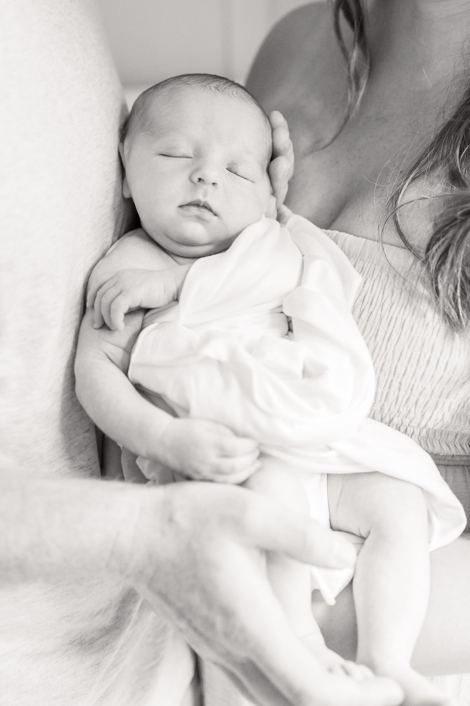 black-and-white-newborn-photography