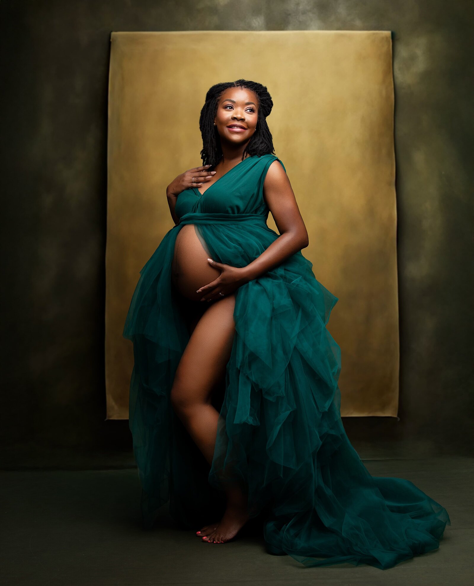 Top-Rated Phoenix Maternity Photographer | Capturing the Glow of Motherhood