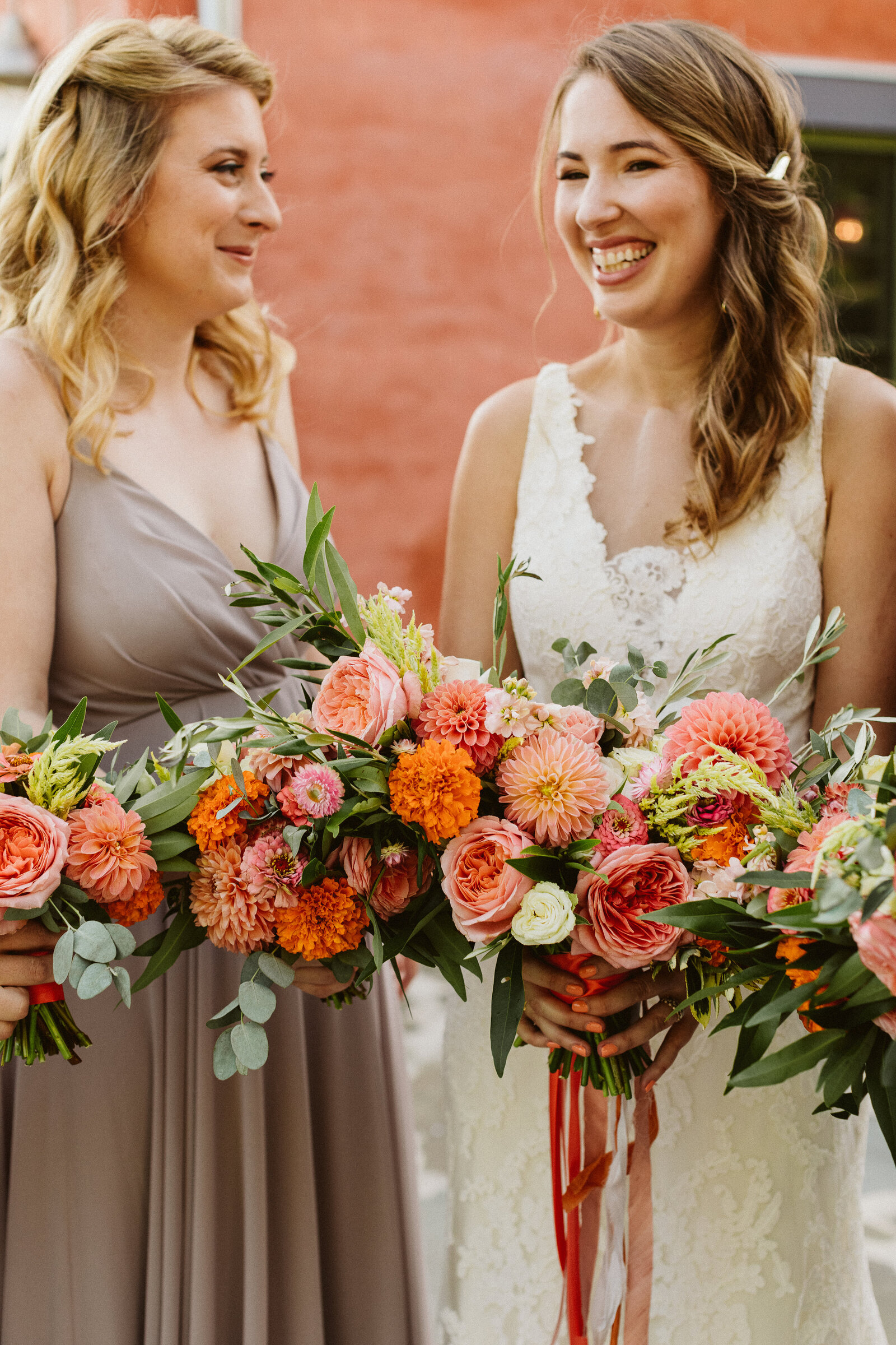 Zigbone-Farm-Retreat-Maryland-wedding-florist-Sweet-Blossoms-peach-and-coral-wedding-Emily-Gude-Photography2