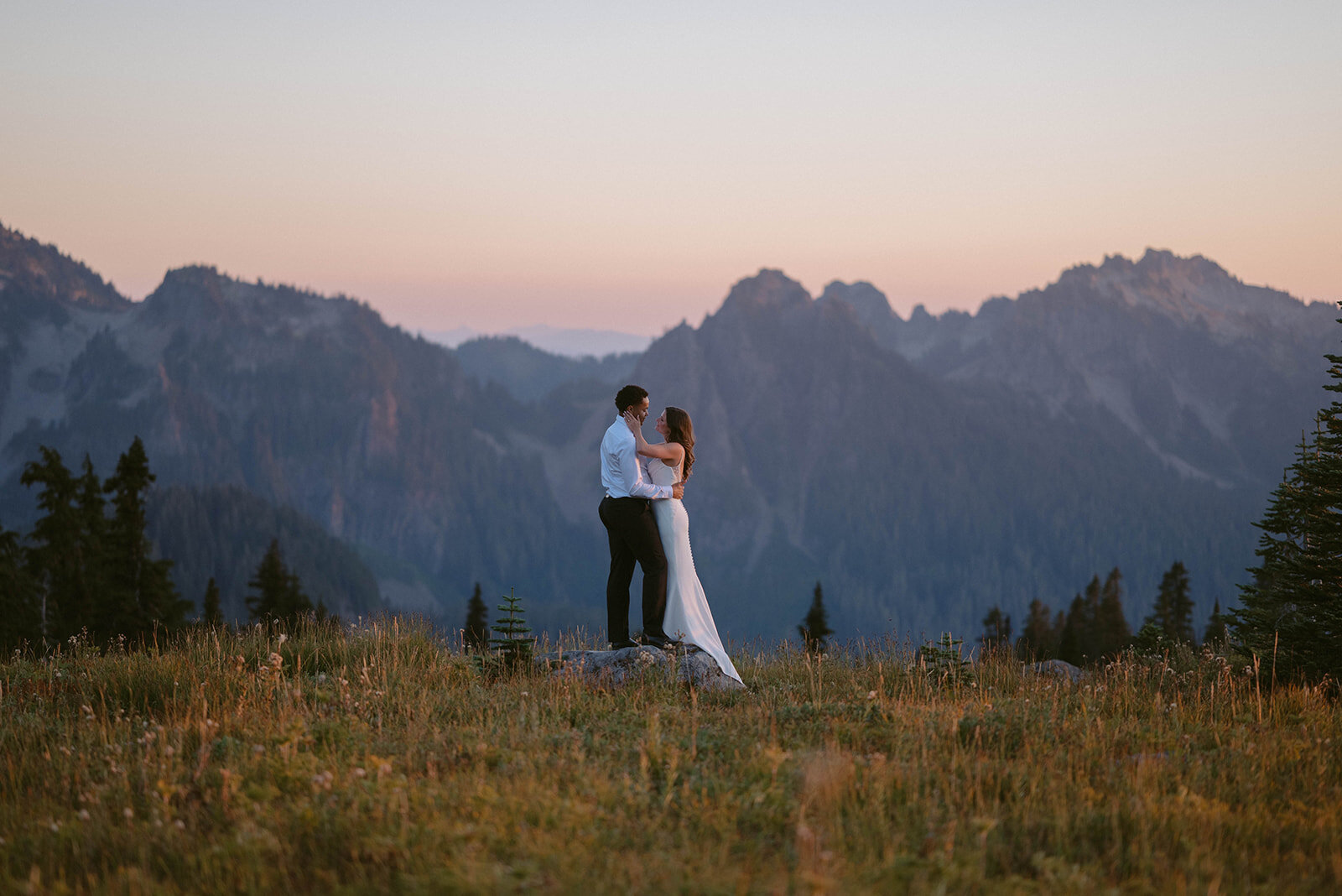 couple stand by the mountains