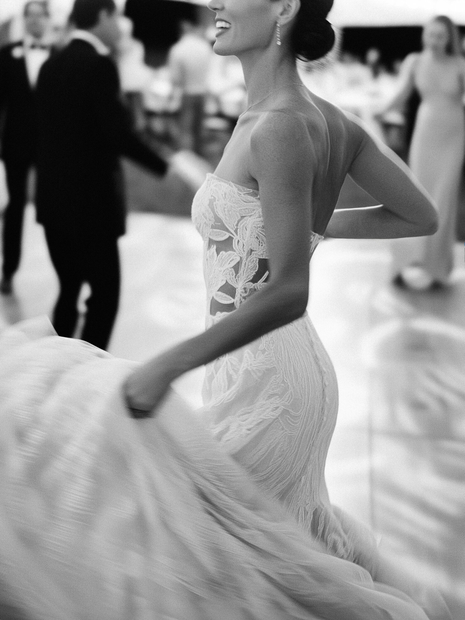 private-estate-tent-wedding-photographer-l