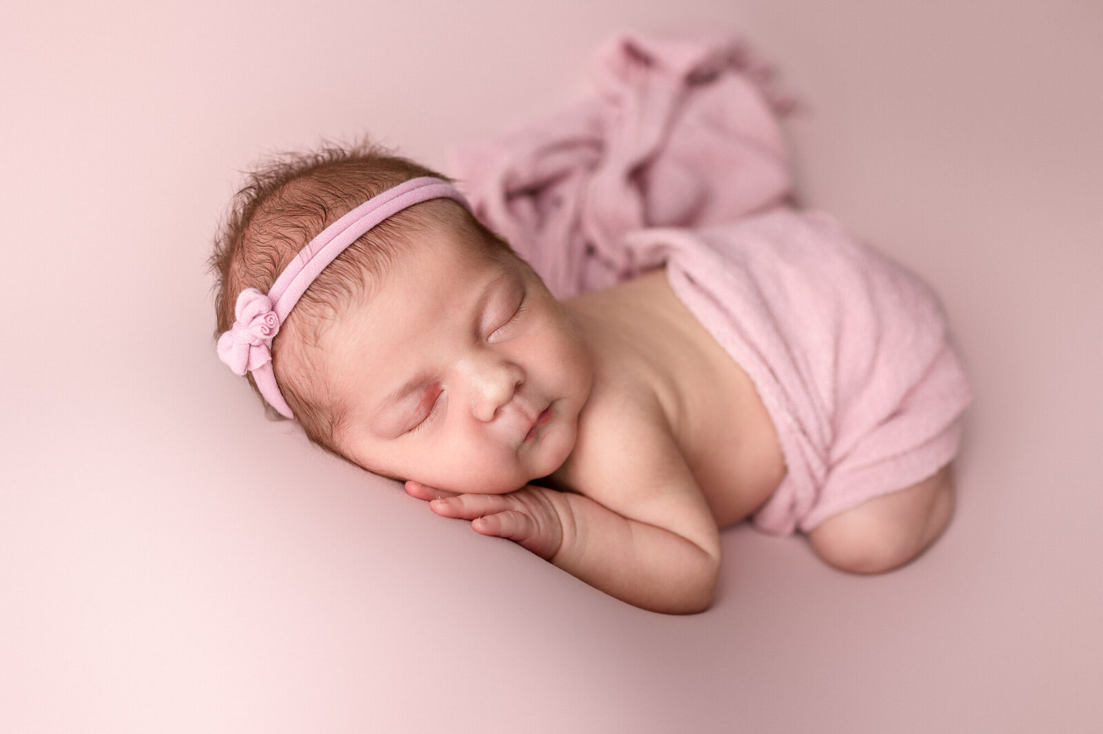 newborn-in-home-lifestyle-photography-session-frankfort-ky-photographer-baby-girl-4