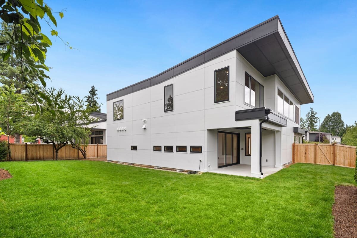 Livingston-Custom-Homes-West-Kelowna-Spec-Build-Back-Exterior