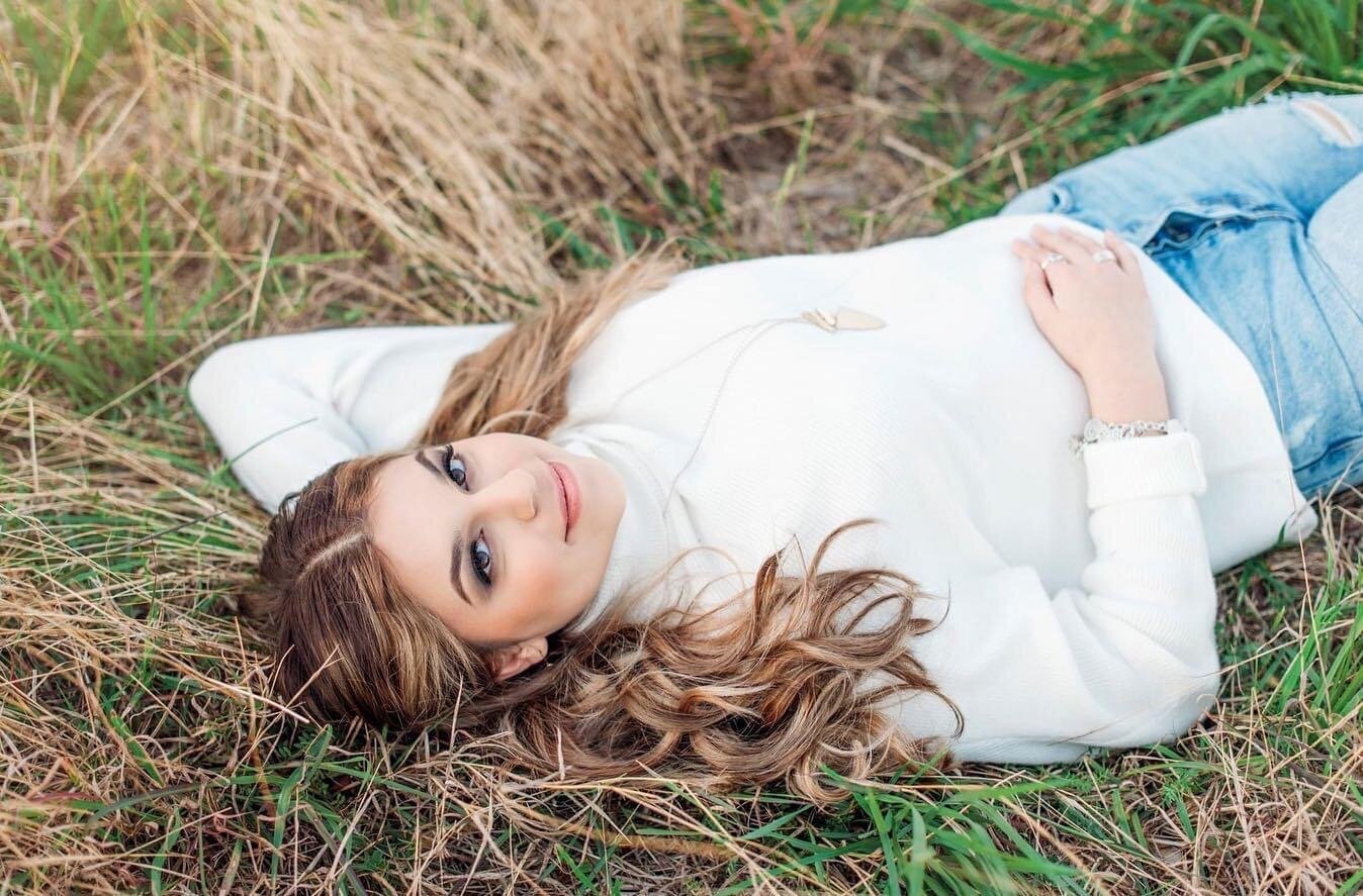College-senior-girl-laying-tall-grass