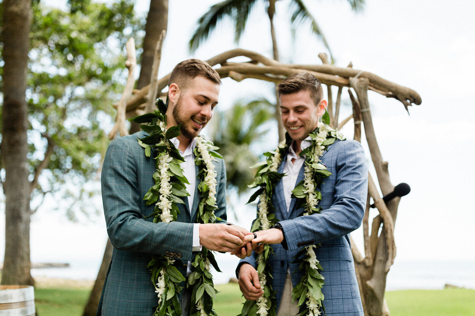 grooms-gay-wedding-olowalu-maui-061