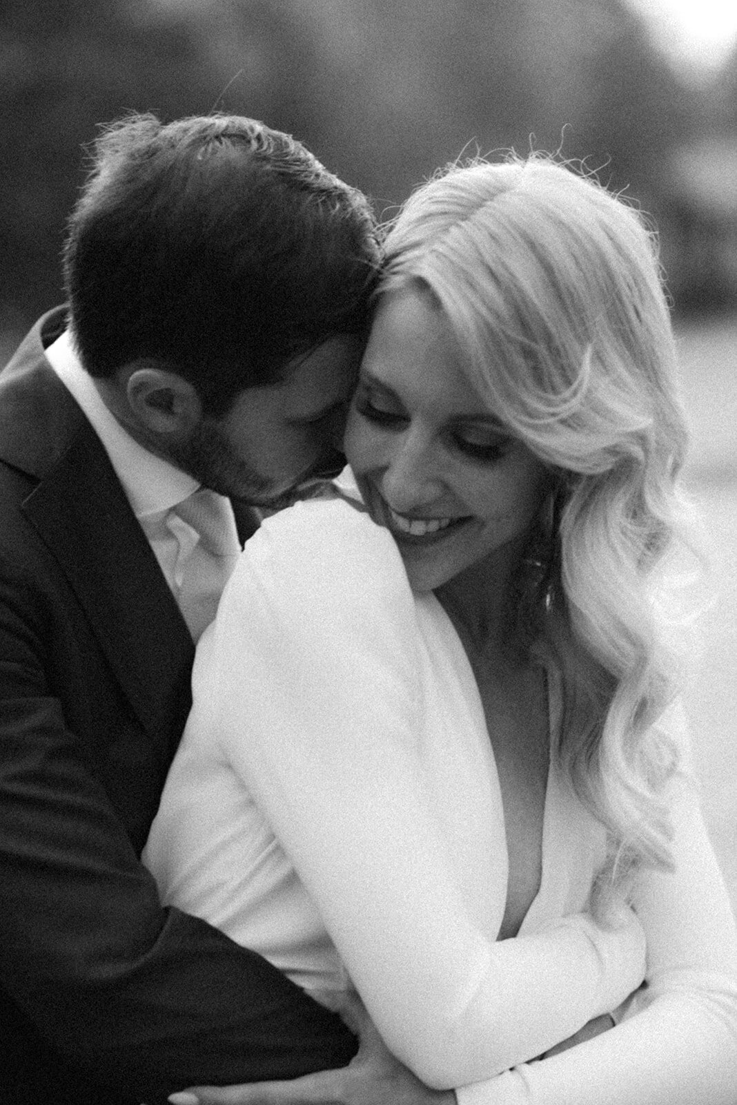 Romantic and intimate wedding photo session