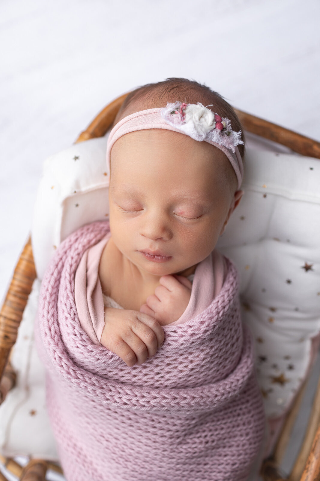newborn_lifestyle_in-home_photography_session_Georgetown_KY_photographer_baby_girl