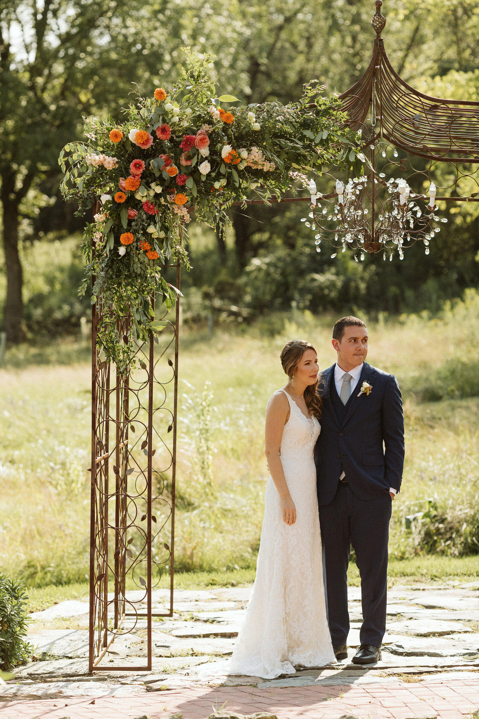 Zigbone-Farm-Retreat-Maryland-wedding-florist-Sweet-Blossoms-ceremony-Emily-Gude-Photography4