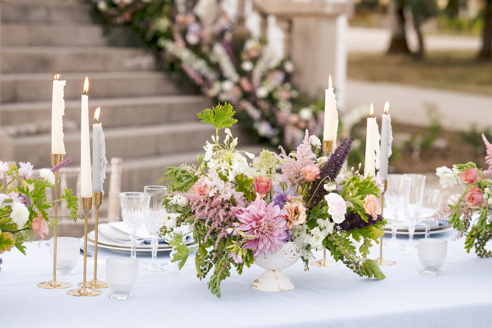 outdoor-wedding-meal-domaine-roncemay6