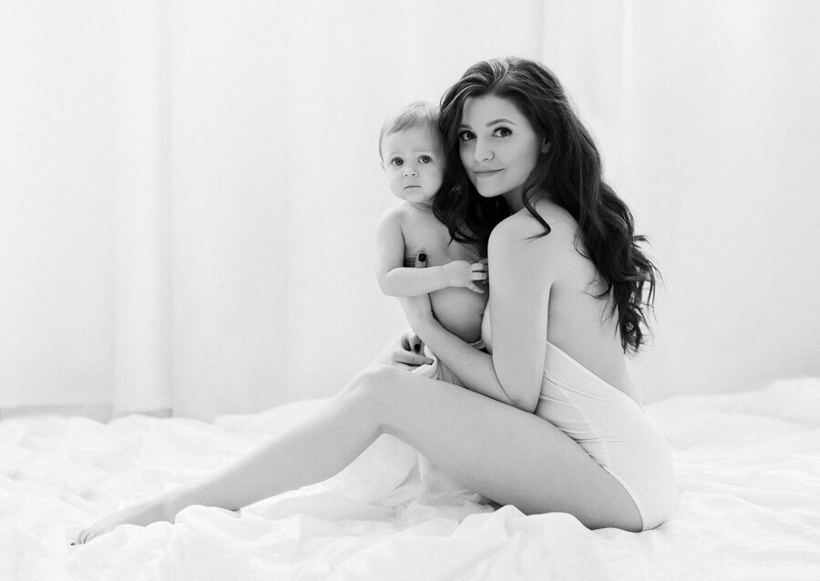 Mommy and me, motherhood photography by Lola Melani-6