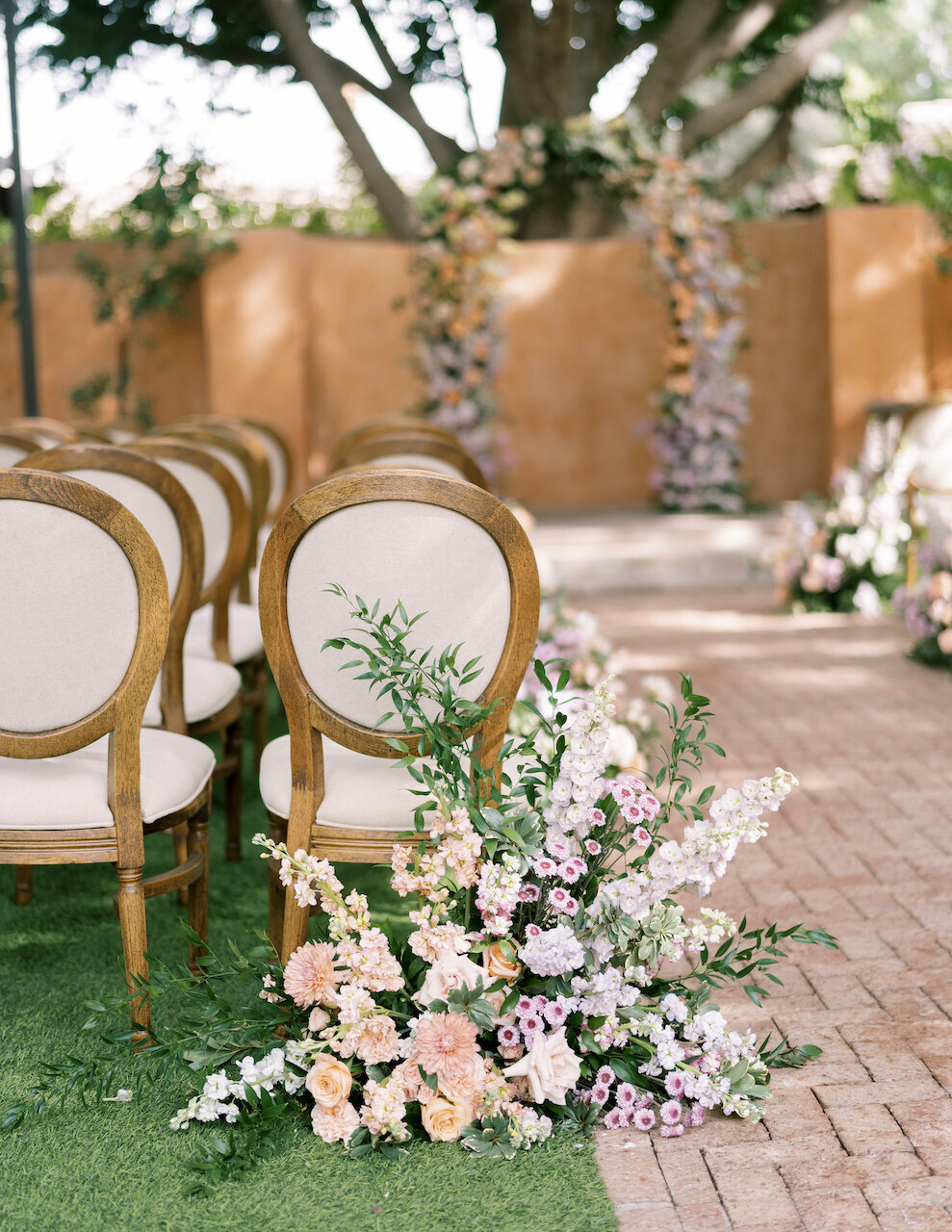 wedding-florist-phoenix-back-of-aisle-ground-chair-flowers-blush-white-purple