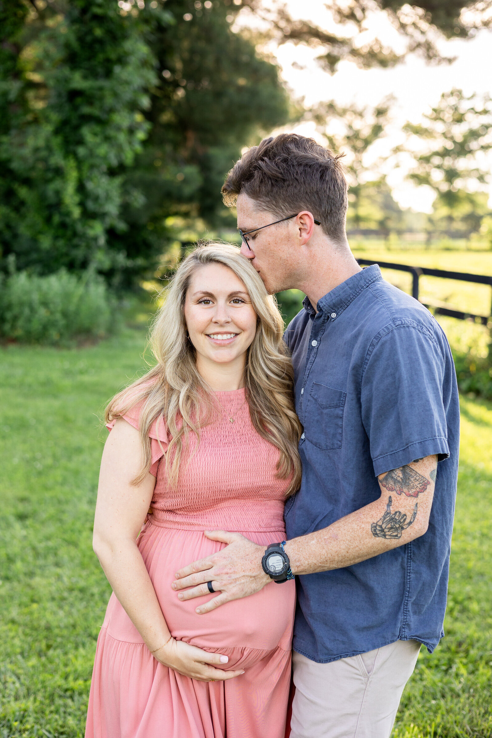 outdoor-maternity-photography-session-Lexington-KY-photographer-golden-hour-7