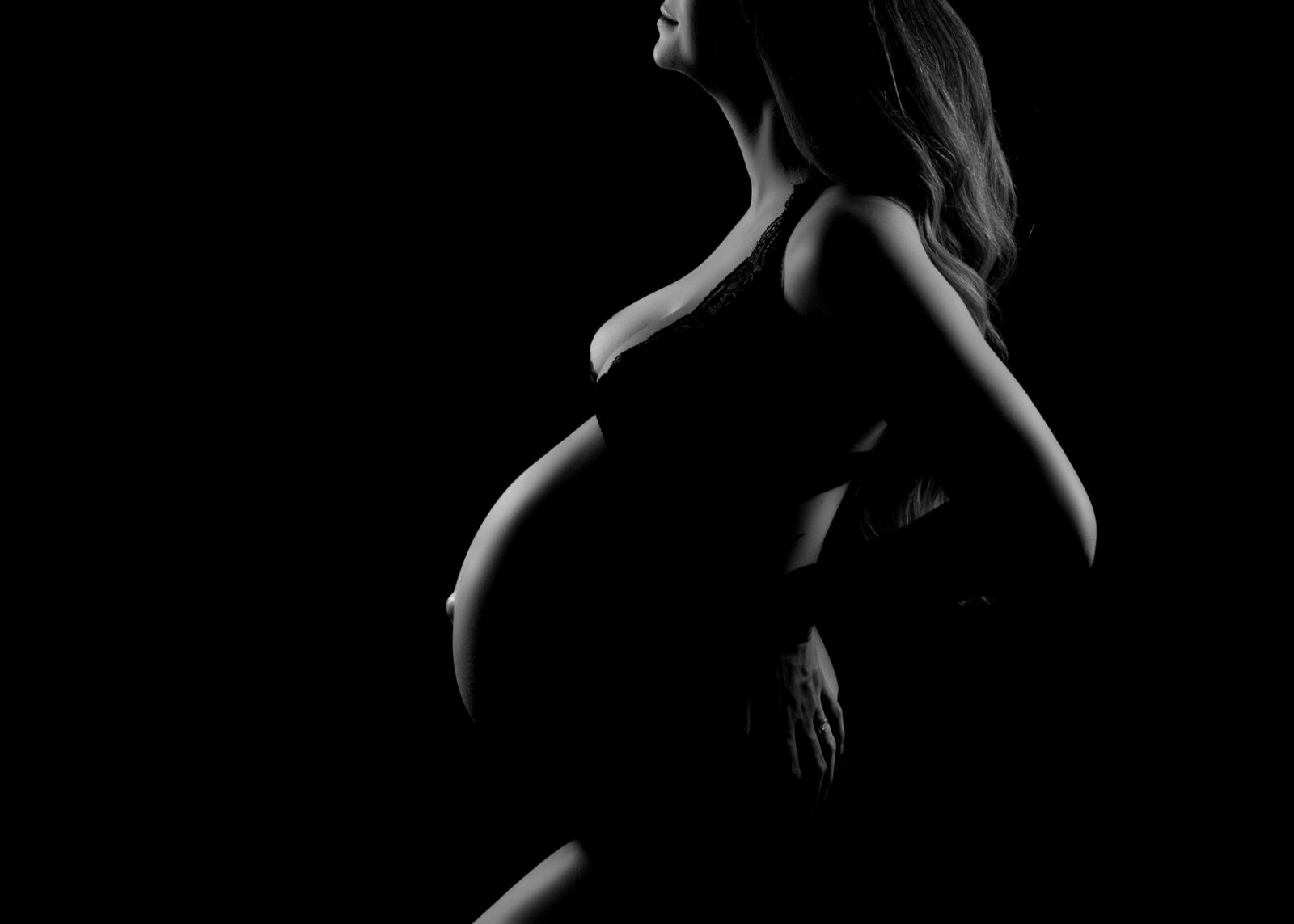 Studio-Maternity-Black-White