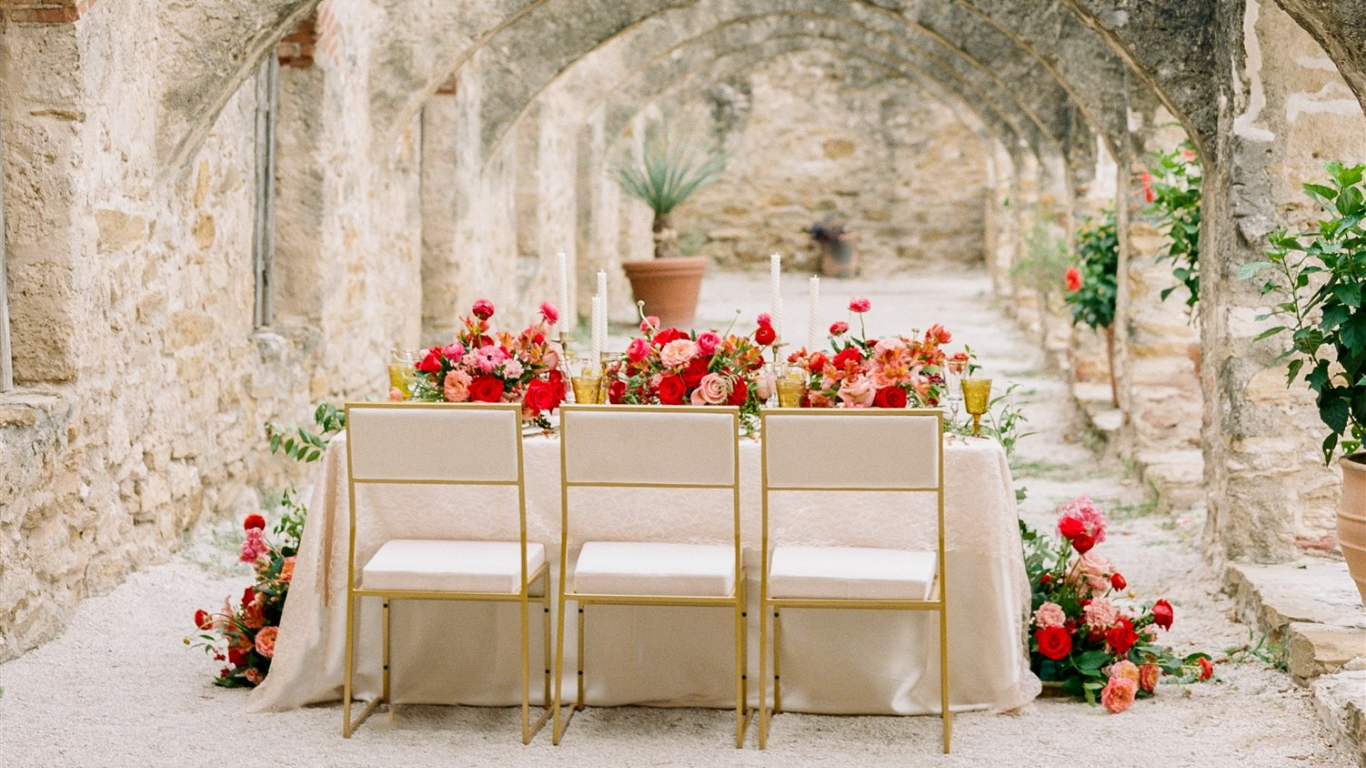 Wedding flower centerpiece by Vella Nest Floral Design | Dallas Fort Worth
