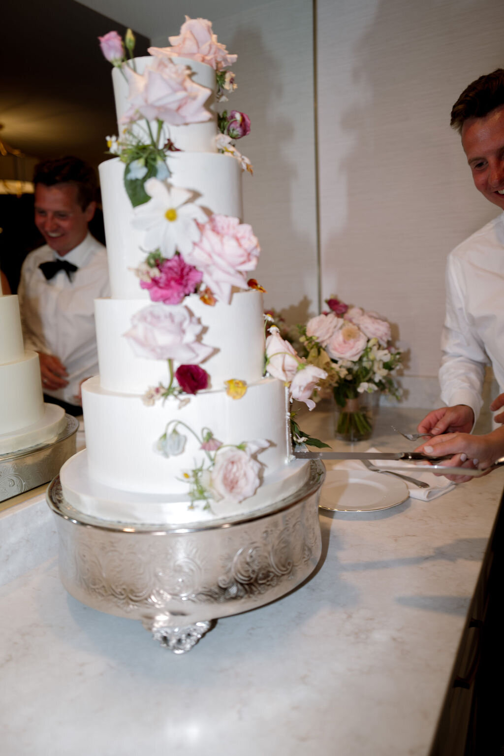 42Kate Campbell Floral The Oaks waterfront summer wedding by Julie Livingston photo