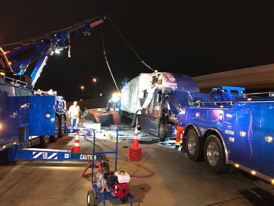 St. Louis rotator tow trucks accident downtown