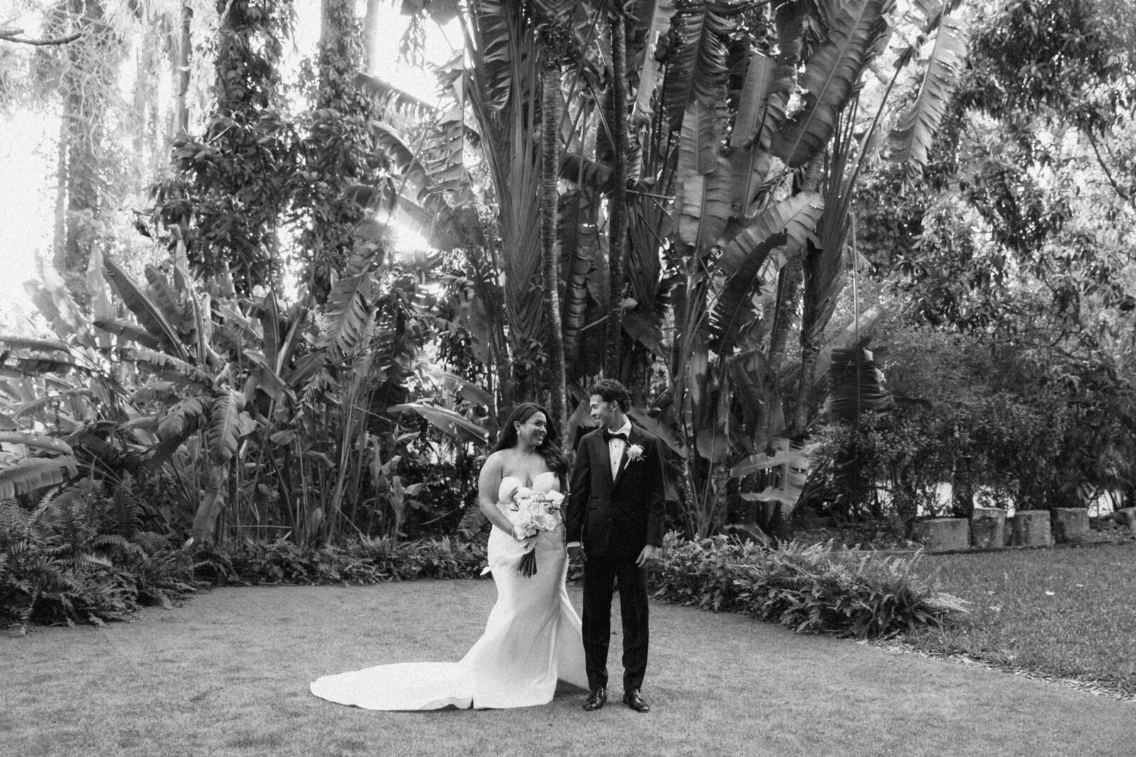 Black and white outdoor wedding photos | Sush Digital Media