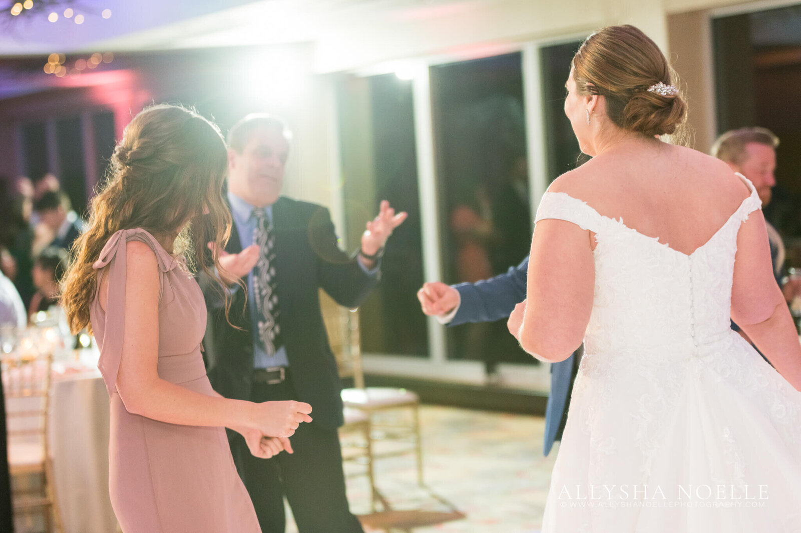 Wedding-at-River-Club-of-Mequon-918