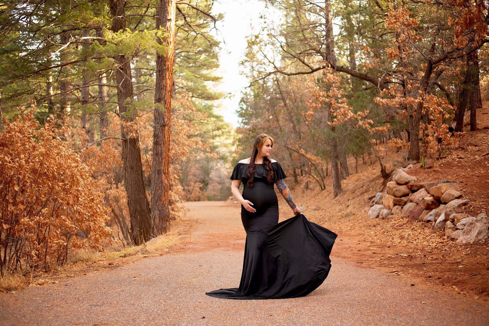 NM-maternity-photos-black-dress-in-the-mountains