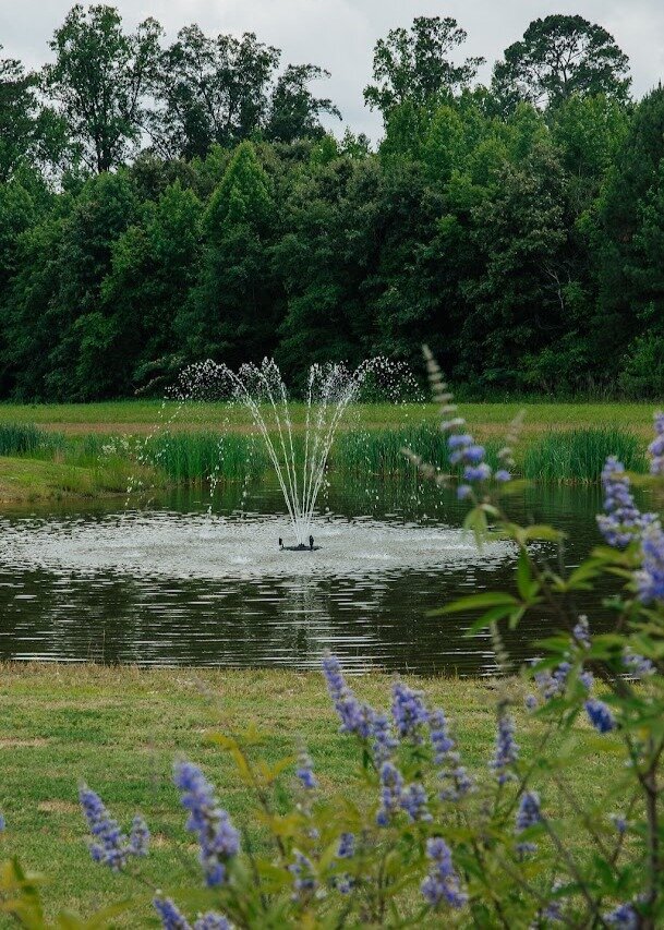 Pond-Fountail-White-Barn-Style-Venue-The-Legacy-at-Willow-Pond.JPG