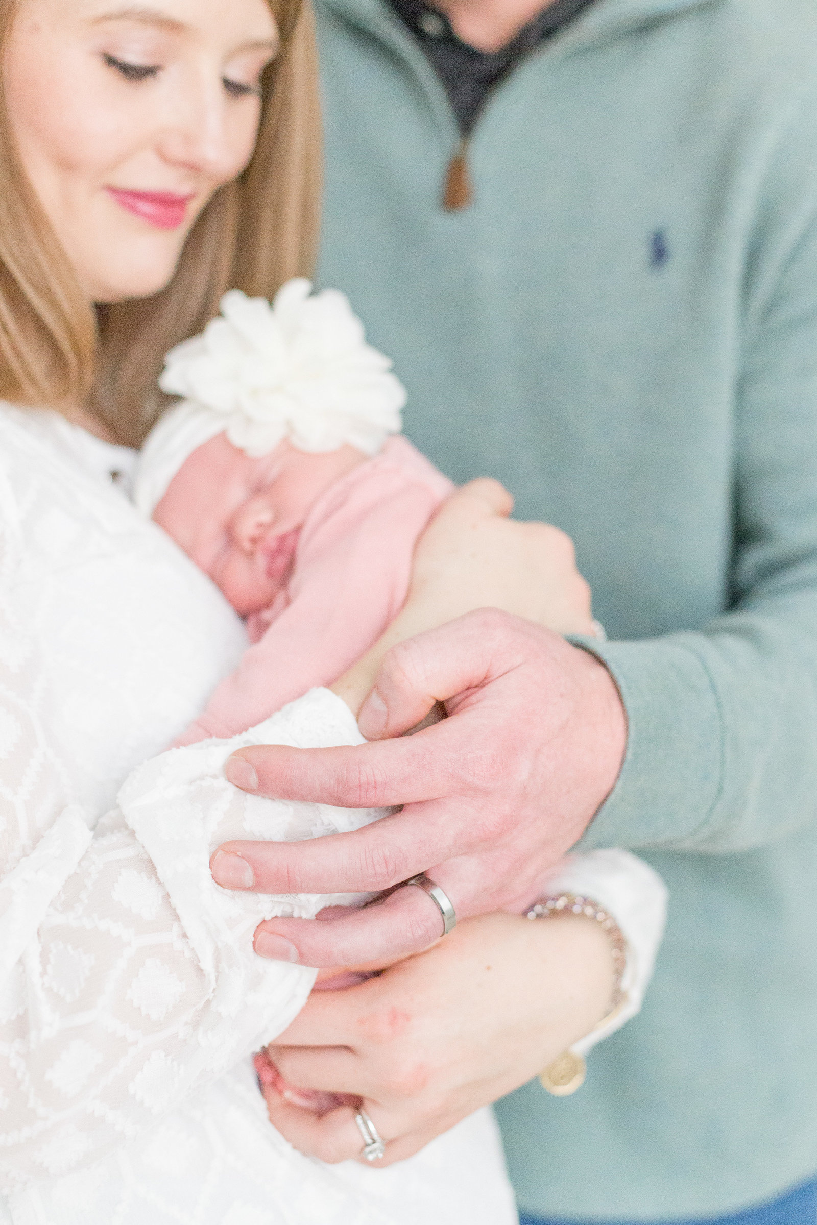 martin-family-lifestyle-in-home-newborn-baby-photo-session-006