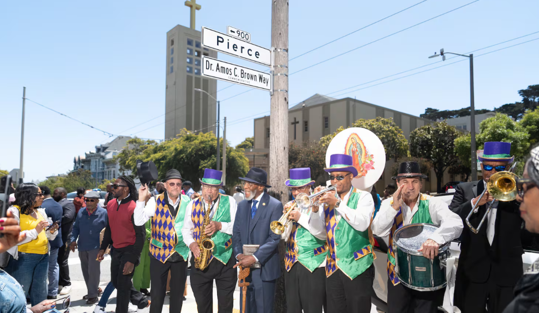 Copy of Legendary Rev. Dr. Amos Brown receives pastor emeritus status – Deseret News.jpeg(6)