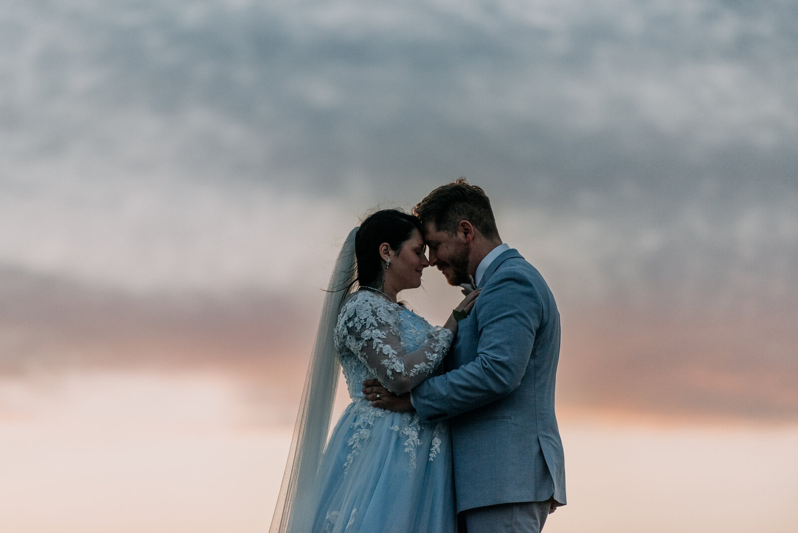 love-is-nord-mariage-intime-ile-verte-elopement-0019