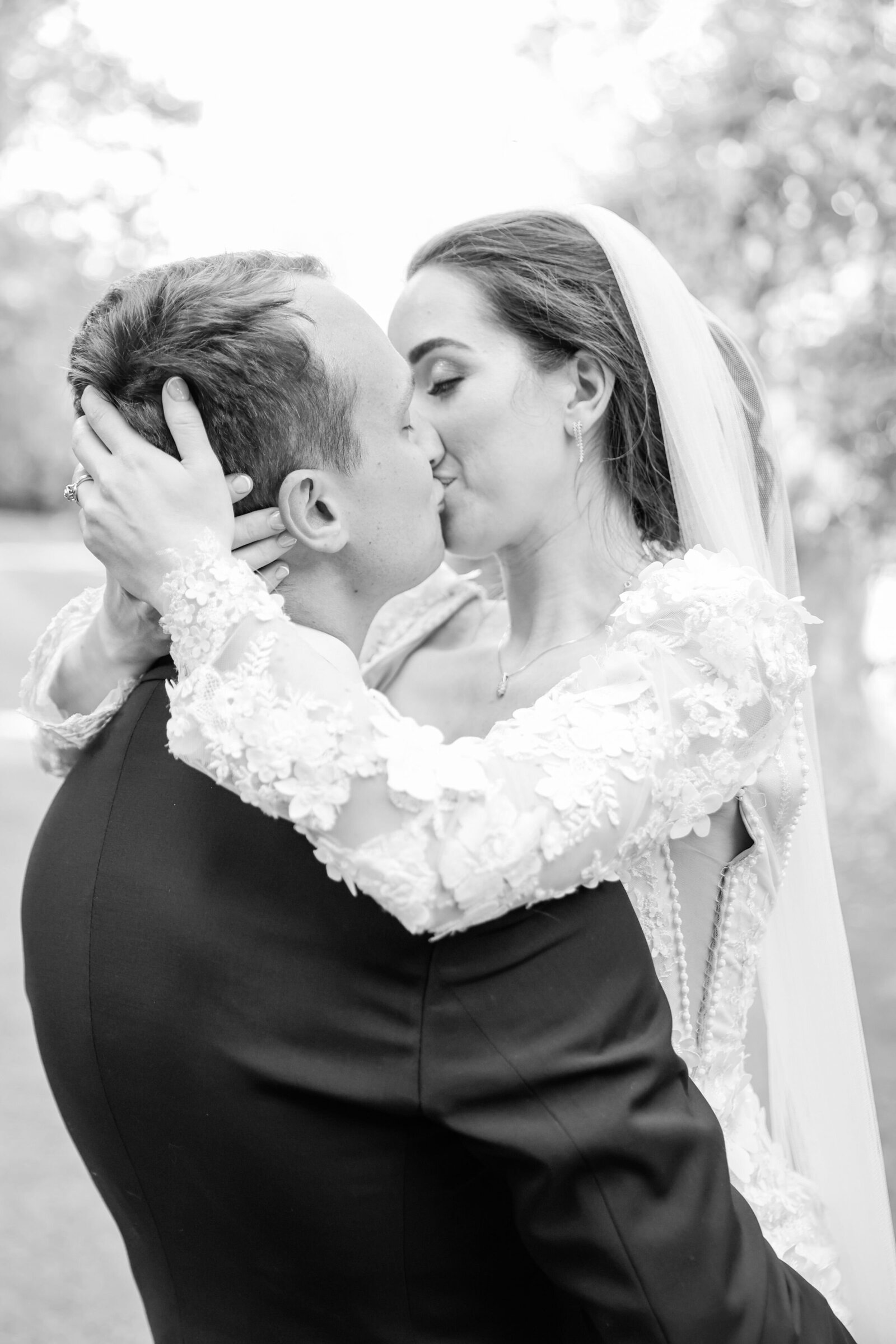 bride-groom-black-and-white