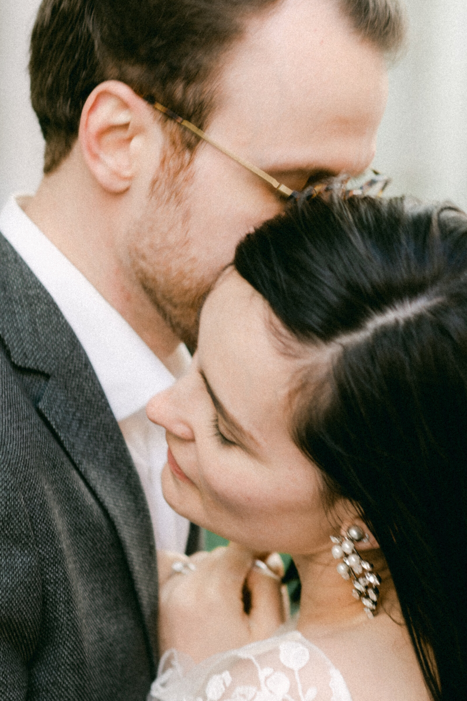 Wedding couple in a romantic wedding photograph by a nordic wedding photographer Hannika Gabrielsson.