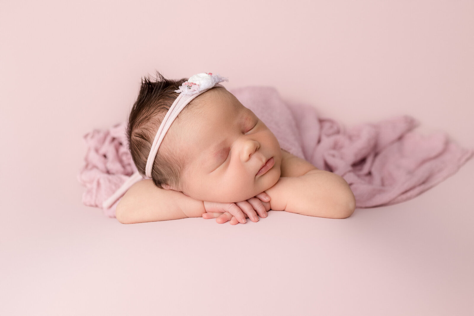 in-home_newborn_lifestyle_photography_baby_girl_Frankfort_KY_photographer