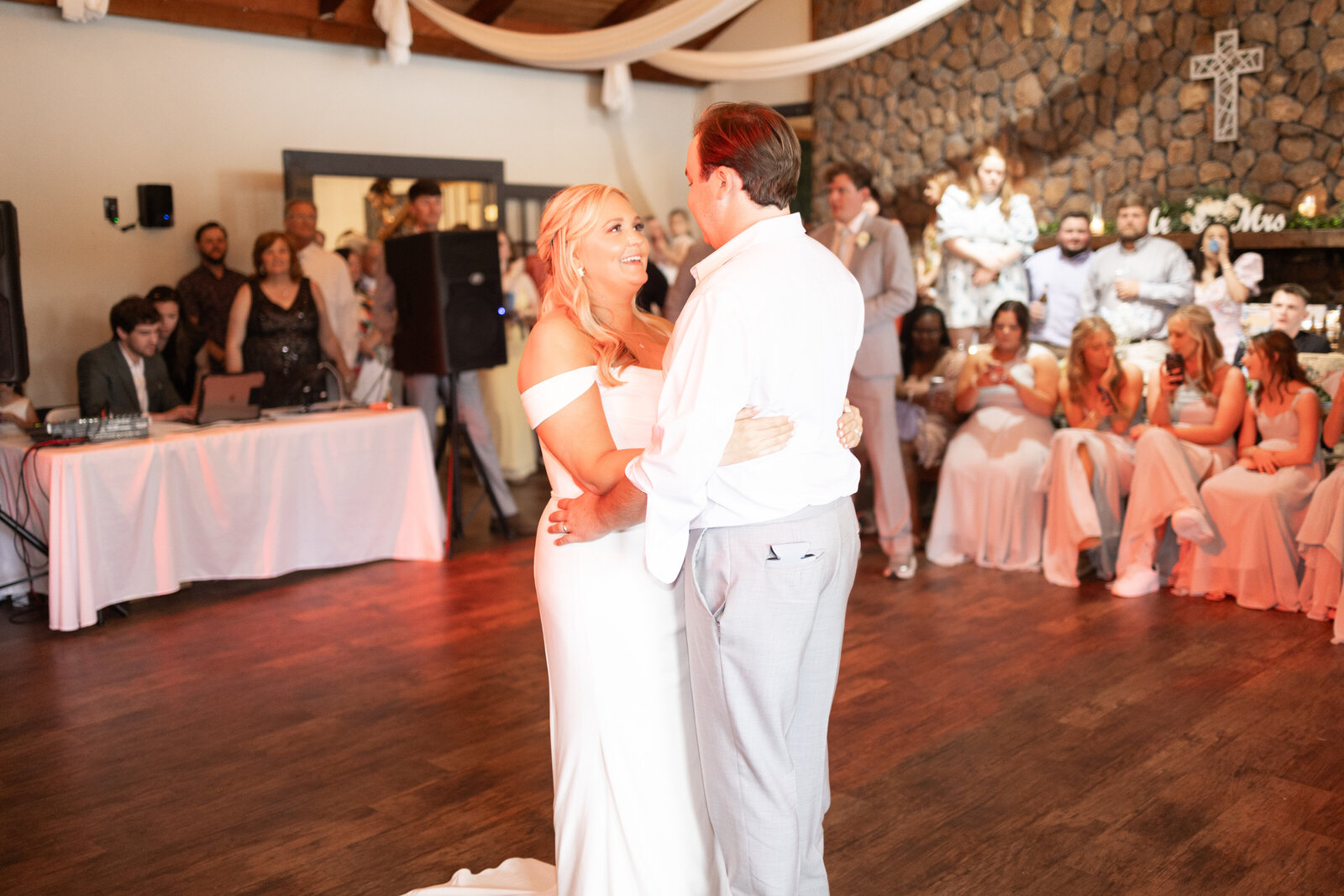 bride-and-groom-first-dance-Waterview-Lodge-Amanda-Richardson-Photography.jpg