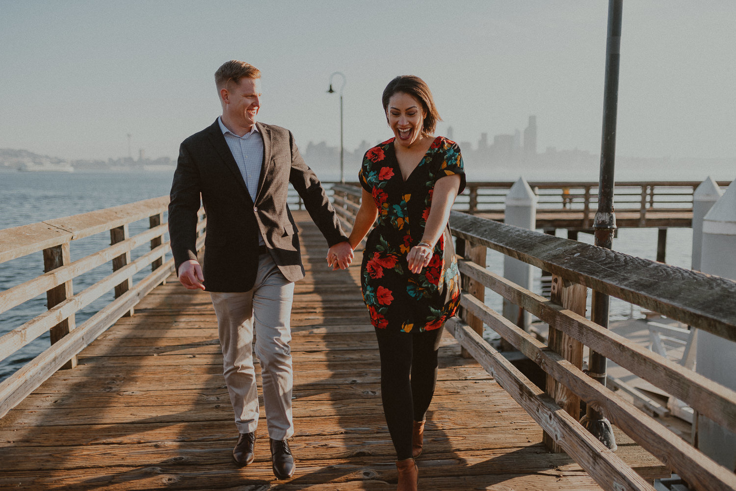 Seattle-Water-Taxi-Ferry-Engagement-Chelsea-Abril-Photography1