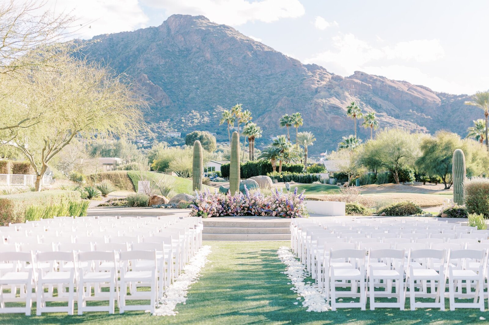 outdoor-mounain-shadows-winter-wedding-scottsdale-florists