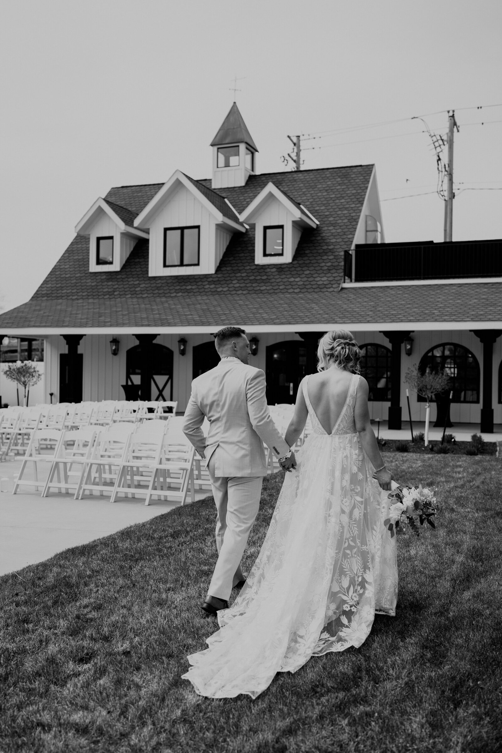 Cedar Rapids wedding photographer - Carriage House Cedar Rapids-100