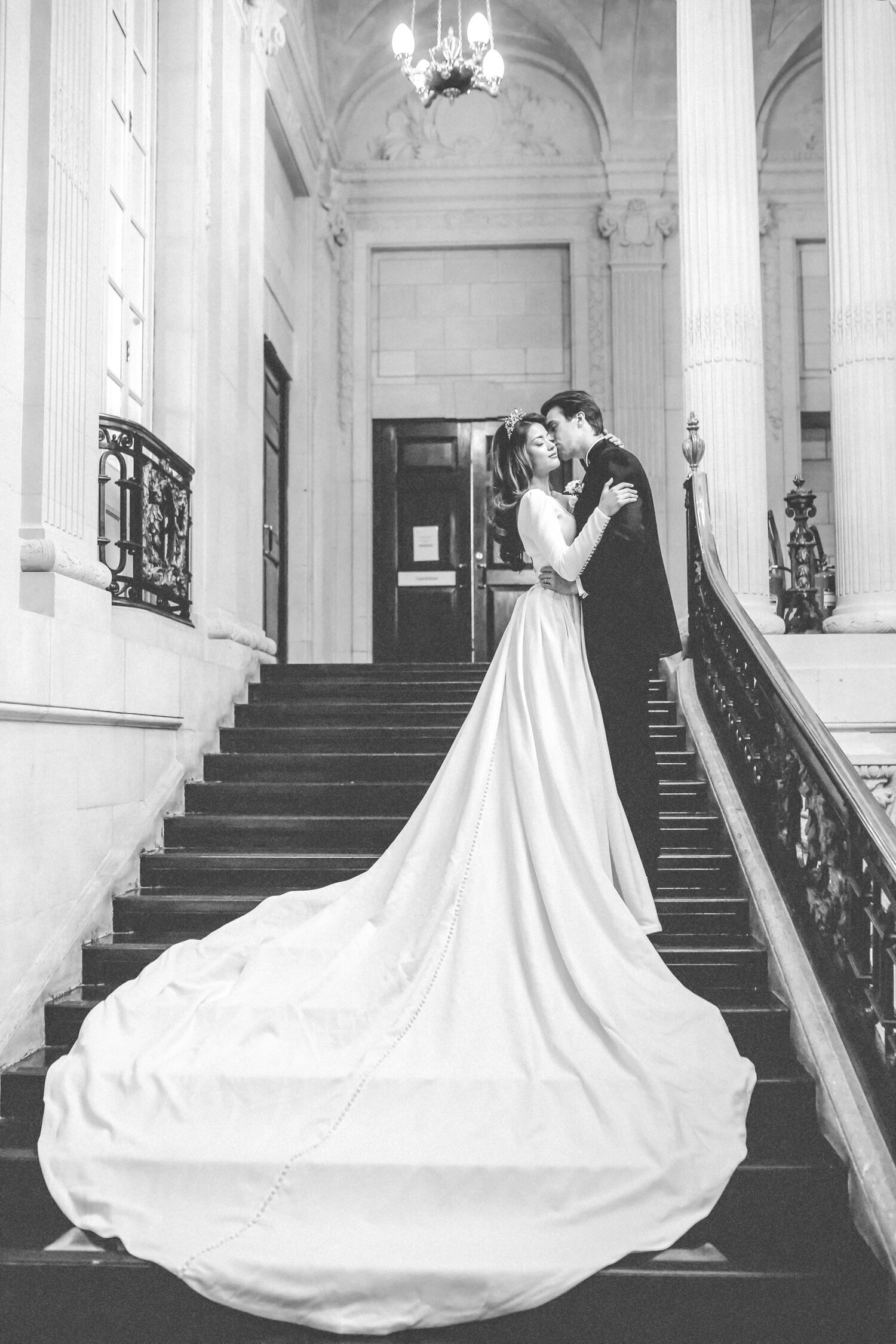 Carlton-House-couple-on-stairs