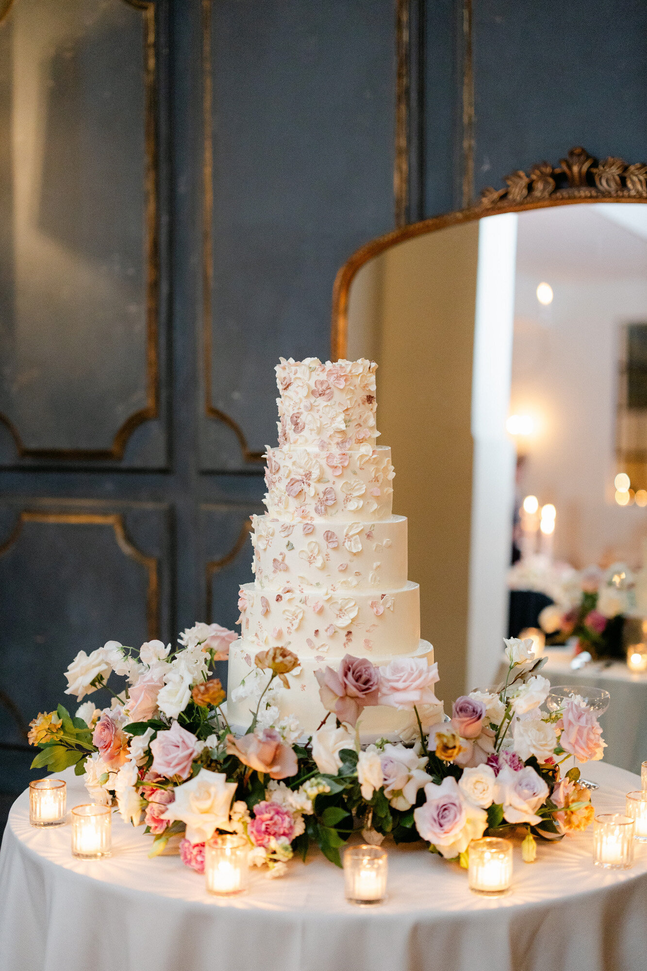 wedding cake design decorated with florals