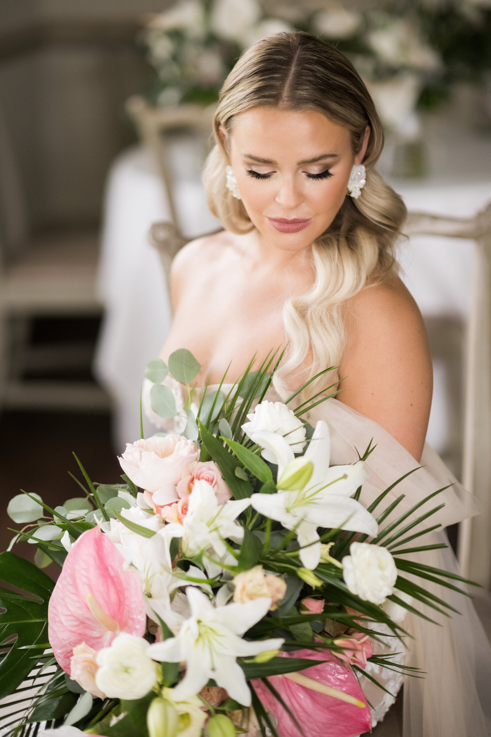 Pensacola Country Club Bride with her bouquet