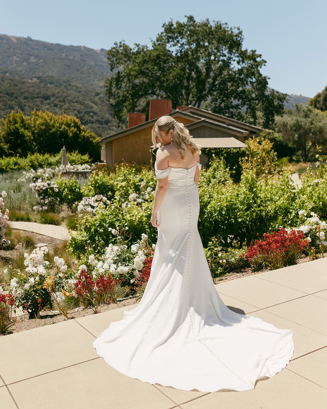 Colorful Bernardus Spring Wedding15