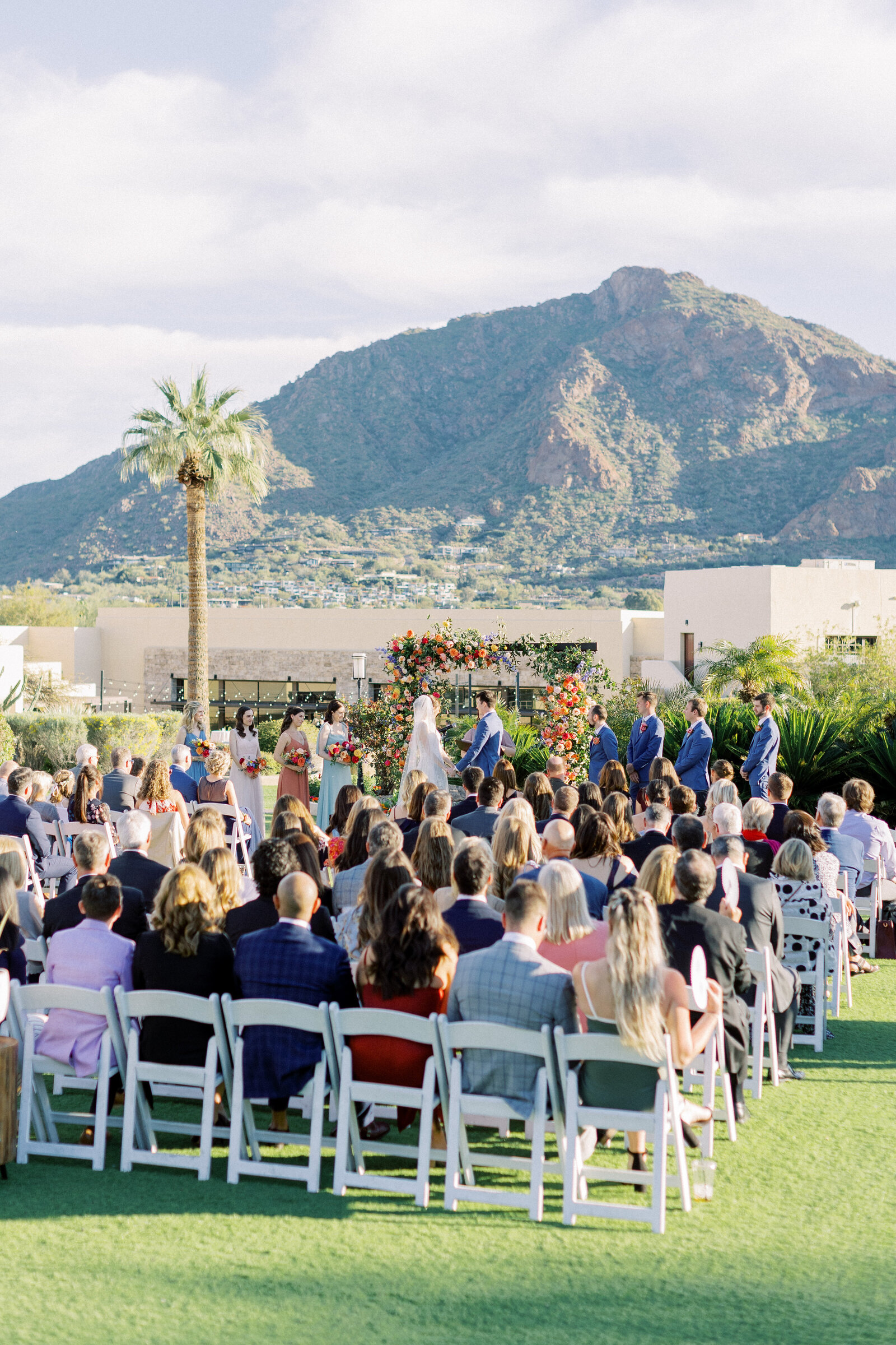 outdoor-wedding-ceremony-camelback-inn-scottsdale-florists