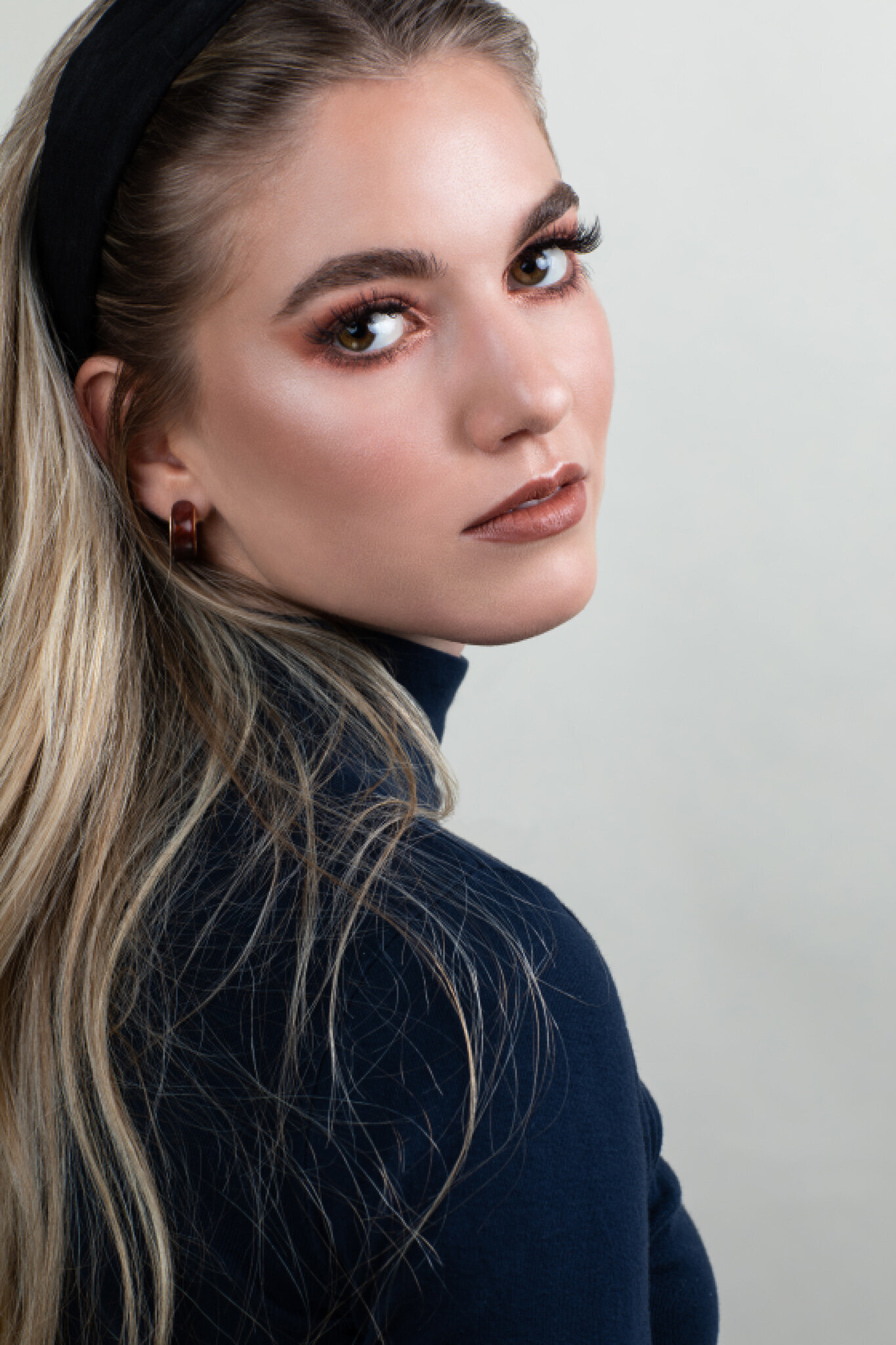 Sarah Schöb_Makeup_Artist_Schweiz_Styling_Ostschweiz_Hochzeitsmakeup_Hochzeitsfrisur_Mobile_Visagistin_modernes_Styling39_2048px