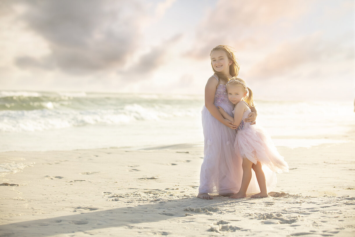 Sisters on the beach, a Dallas child photographer.