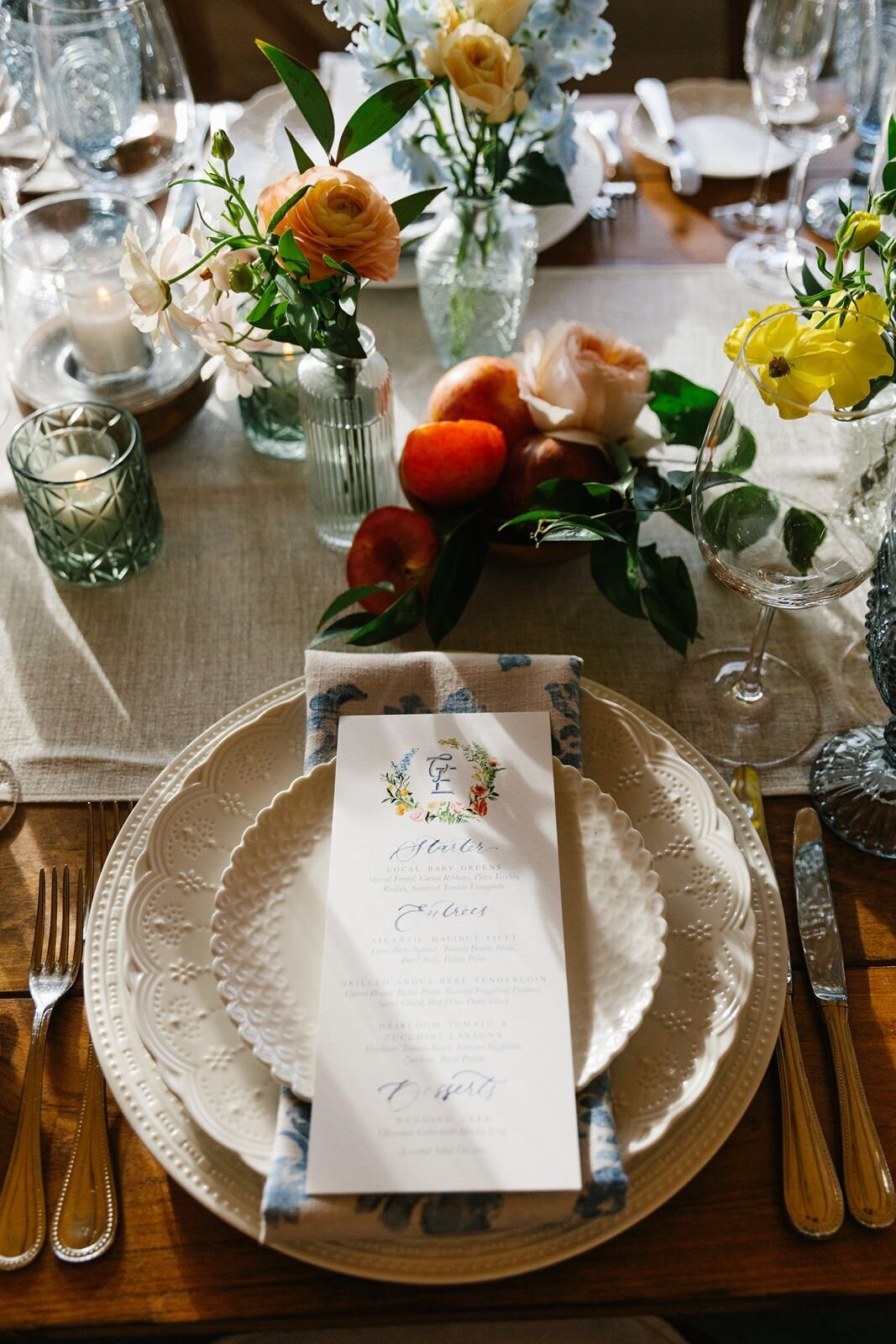 leila-james-events-newport-rhode-island-luxury-wedding-planner-castle-hill-inn-venue-erin-mcginn-wedding-photographer-bright-florals-table-top-CH0657 copy