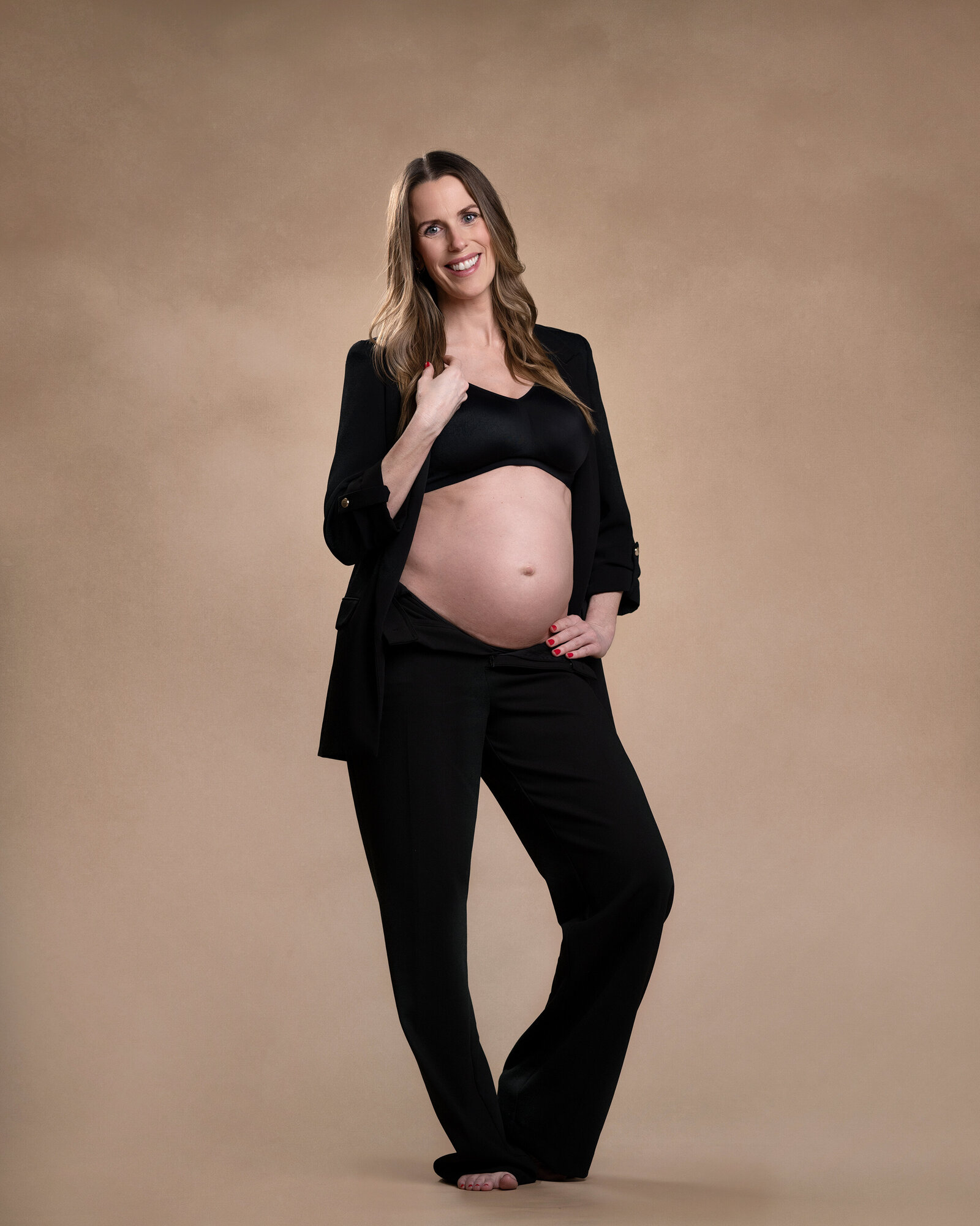 gravid kvinne - profesjonell gravidfotografering i studio på oppegård. 