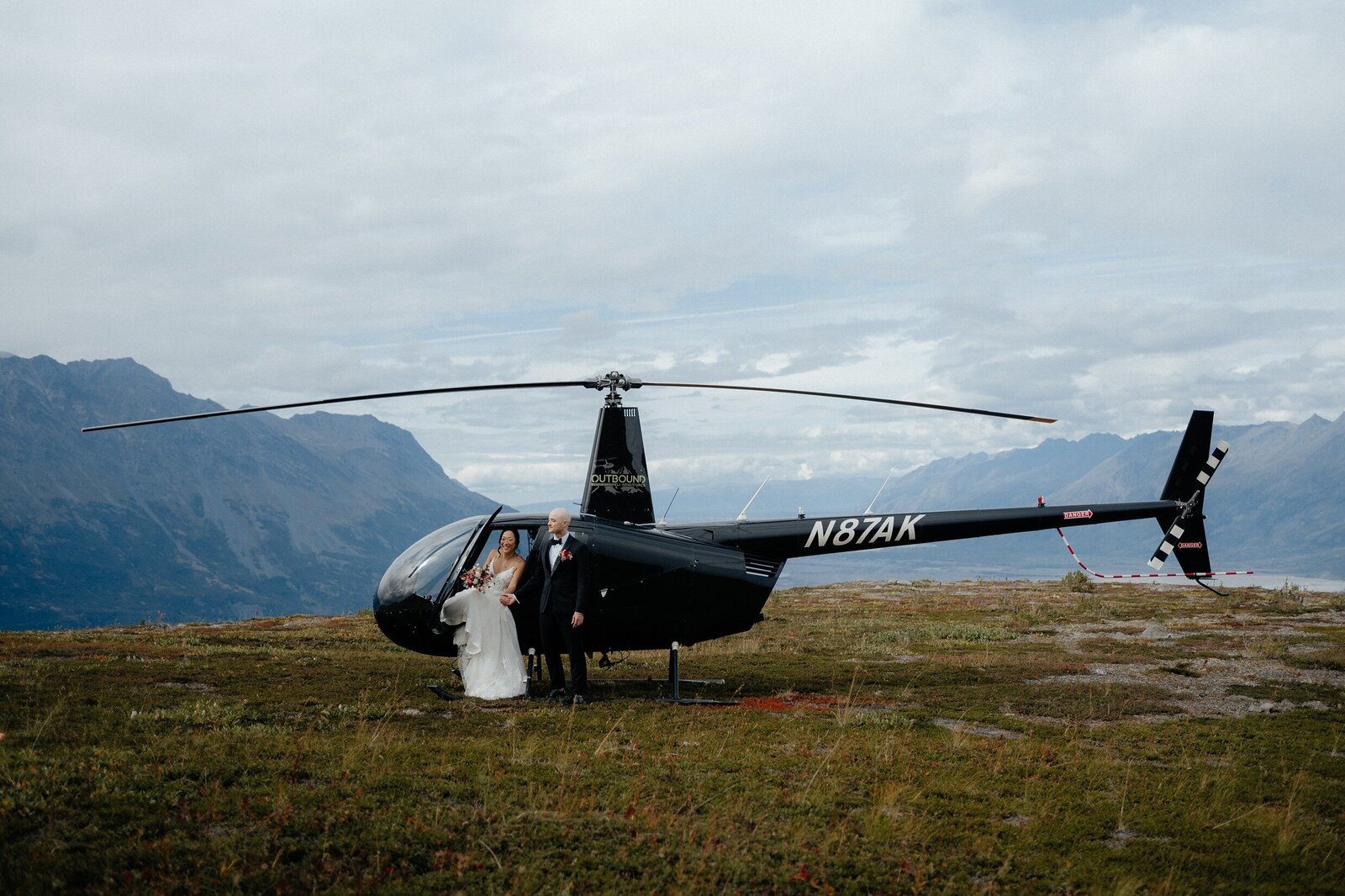 Christina+Matt_Knik-Glacier-Elopement_EmeliaKPhotography-47