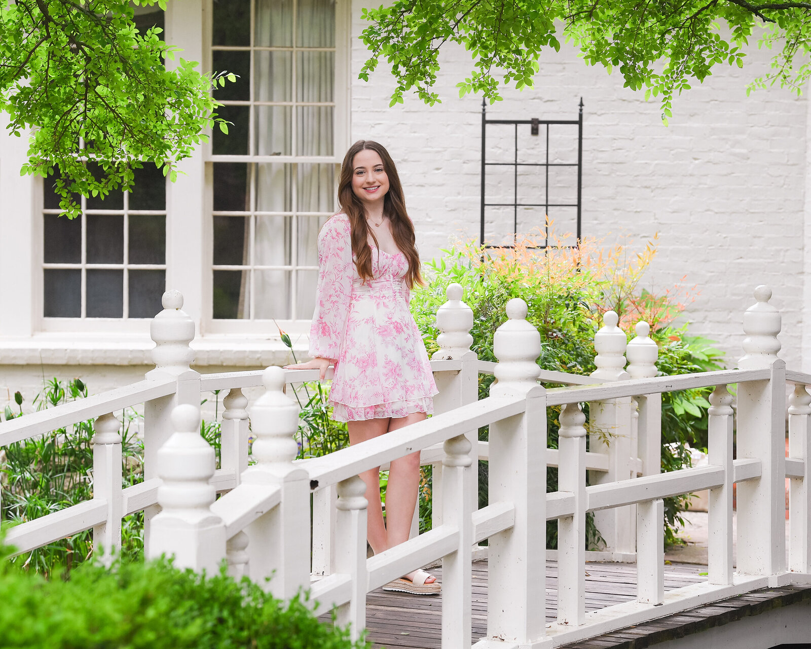 web_sophie-senior-portraits-chandor-gardens-3009