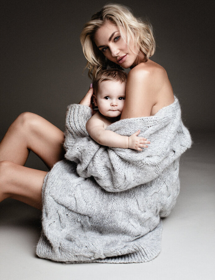 Mommy and me, motherhood photography by Lola Melani-1